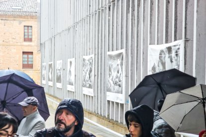 La calle se convierte en museo para celebrar el X aniversario de OnPhoto Soria.