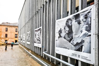 La calle se convierte en museo para celebrar el X aniversario de OnPhoto Soria.