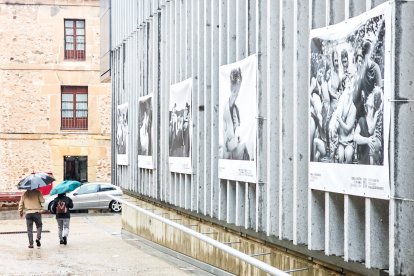 La calle se convierte en museo para celebrar el X aniversario de OnPhoto Soria.