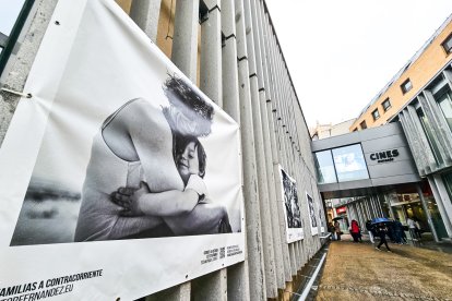 La calle se convierte en museo para celebrar el X aniversario de OnPhoto Soria.