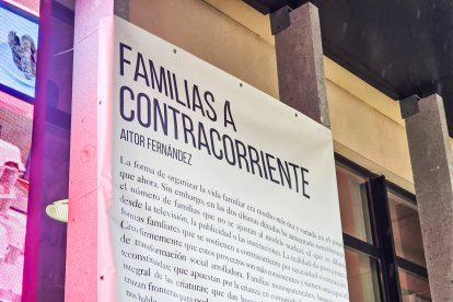 La calle se convierte en museo para celebrar el X aniversario de OnPhoto Soria.