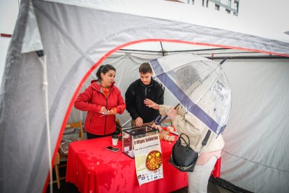 Han logrado vender las 500 raciones de sus migas solidarias, alcanzando el objetivo de recaudación.