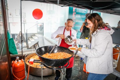 Han logrado vender las 500 raciones de sus migas solidarias, alcanzando el objetivo de recaudación.