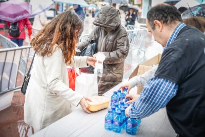 Han logrado vender las 500 raciones de sus migas solidarias, alcanzando el objetivo de recaudación.