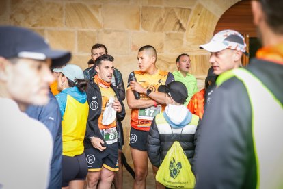 Épica y barro bajo la lluvia en la Sierra de Santa Ana.