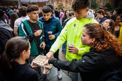 Los sorianos celebran el Catapán en los locales de cuadrilla.