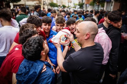 Los sorianos celebran el Catapán en los locales de cuadrilla.