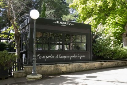 En la Alameda de Cervantes la vida fluye con elegancia