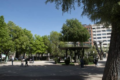 En la Alameda de Cervantes la vida fluye con elegancia