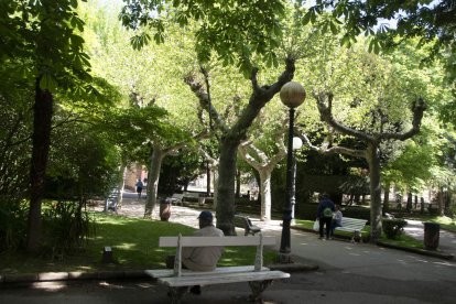 En la Alameda de Cervantes la vida fluye con elegancia