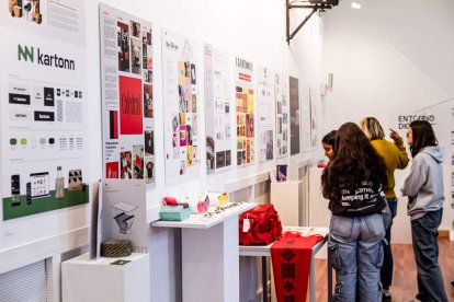 Una muestra que ha cobrado vida gracias al esfuerzo, dedicación y creatividad del alumnado de tercero de Grado de Diseño Gráfico