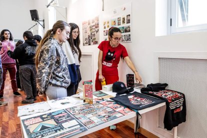 Una muestra que ha cobrado vida gracias al esfuerzo, dedicación y creatividad del alumnado de tercero de Grado de Diseño Gráfico