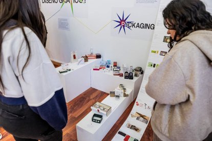 Una muestra que ha cobrado vida gracias al esfuerzo, dedicación y creatividad del alumnado de tercero de Grado de Diseño Gráfico
