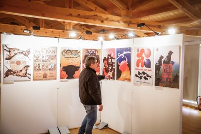 La exposición ‘San Juan Arte’ recoge los carteles sanjuaneros desde 1959 hasta 2026 con la excepción de 1960