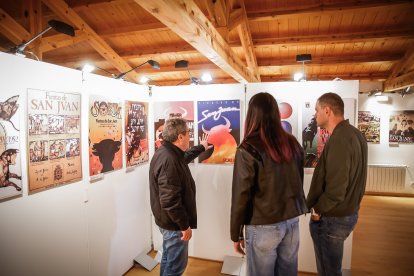 La exposición ‘San Juan Arte’ recoge los carteles sanjuaneros desde 1959 hasta 2026 con la excepción de 1960