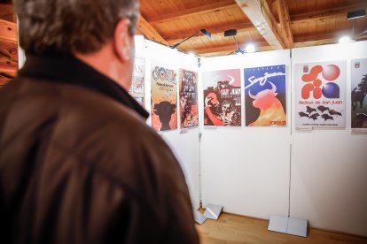 La exposición ‘San Juan Arte’ recoge los carteles sanjuaneros desde 1959 hasta 2026 con la excepción de 1960