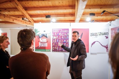 La exposición ‘San Juan Arte’ recoge los carteles sanjuaneros desde 1959 hasta 2026 con la excepción de 1960
