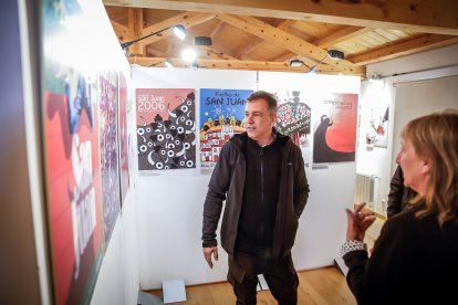 La exposición ‘San Juan Arte’ recoge los carteles sanjuaneros desde 1959 hasta 2026 con la excepción de 1960