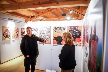 La exposición ‘San Juan Arte’ recoge los carteles sanjuaneros desde 1959 hasta 2026 con la excepción de 1960