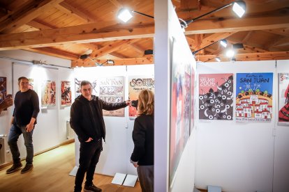 La exposición ‘San Juan Arte’ recoge los carteles sanjuaneros desde 1959 hasta 2026 con la excepción de 1960