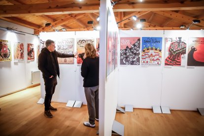 La exposición ‘San Juan Arte’ recoge los carteles sanjuaneros desde 1959 hasta 2026 con la excepción de 1960