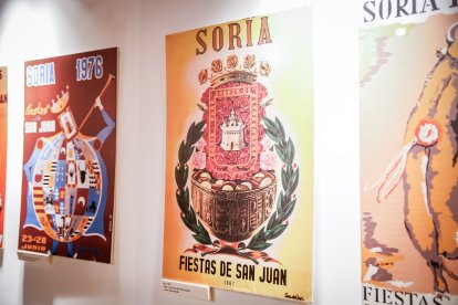 La exposición ‘San Juan Arte’ recoge los carteles sanjuaneros desde 1959 hasta 2026 con la excepción de 1960