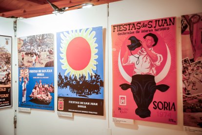 La exposición ‘San Juan Arte’ recoge los carteles sanjuaneros desde 1959 hasta 2026 con la excepción de 1960