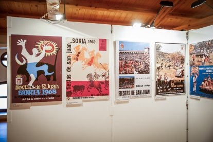 La exposición ‘San Juan Arte’ recoge los carteles sanjuaneros desde 1959 hasta 2026 con la excepción de 1960