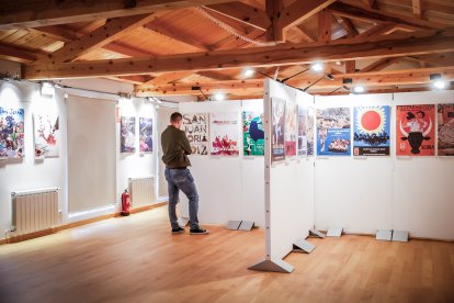 La exposición ‘San Juan Arte’ recoge los carteles sanjuaneros desde 1959 hasta 2026 con la excepción de 1960