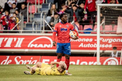 El Numancia tendrá que luchar la vuelta sin el apoyo de las gradas