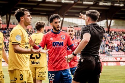 El Numancia tendrá que luchar la vuelta sin el apoyo de las gradas