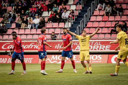El Numancia tendrá que luchar la vuelta sin el apoyo de las gradas