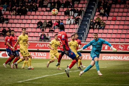 El Numancia tendrá que luchar la vuelta sin el apoyo de las gradas