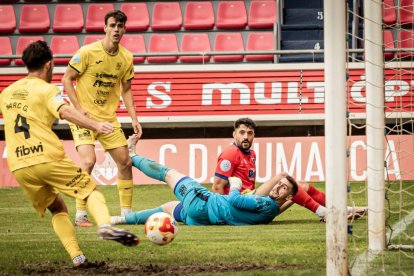 El Numancia tendrá que luchar la vuelta sin el apoyo de las gradas