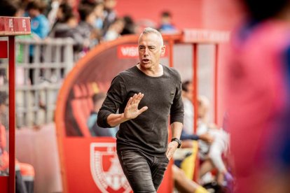 El Numancia tendrá que luchar la vuelta sin el apoyo de las gradas