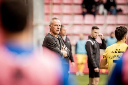 El Numancia tendrá que luchar la vuelta sin el apoyo de las gradas