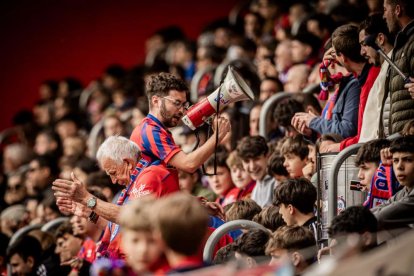 El Numancia tendrá que luchar la vuelta sin el apoyo de las gradas
