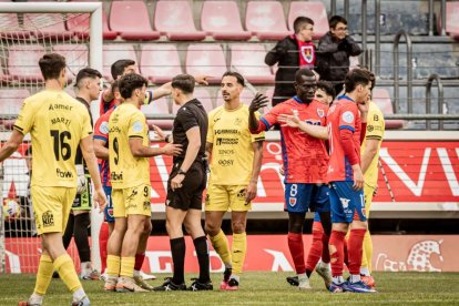 El Numancia tendrá que luchar la vuelta sin el apoyo de las gradas