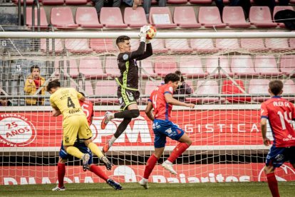 El Numancia tendrá que luchar la vuelta sin el apoyo de las gradas