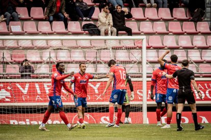 El Numancia tendrá que luchar la vuelta sin el apoyo de las gradas