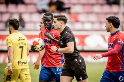 El Numancia tendrá que luchar la vuelta sin el apoyo de las gradas