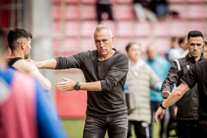 El Numancia tendrá que luchar la vuelta sin el apoyo de las gradas