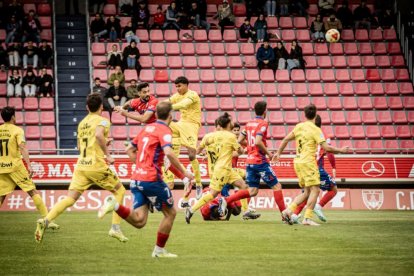 El Numancia tendrá que luchar la vuelta sin el apoyo de las gradas