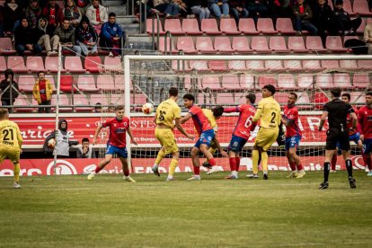 El Numancia tendrá que luchar la vuelta sin el apoyo de las gradas