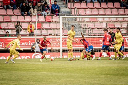 El Numancia tendrá que luchar la vuelta sin el apoyo de las gradas