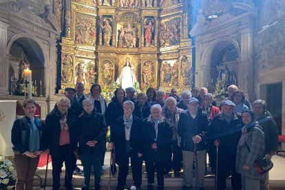 Foto de familia de los excursionistas a Ólvega.