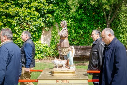 Procesión, bendición de campos, misa y subasta por San Isidro en Soria.