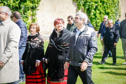 Procesión, bendición de campos, misa y subasta por San Isidro en Soria.