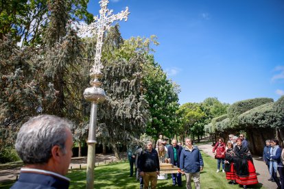 Procesión, bendición de campos, misa y subasta por San Isidro en Soria.