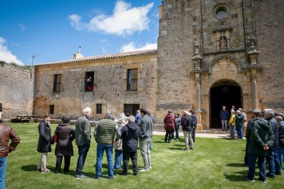 Procesión, bendición de campos, misa y subasta por San Isidro en Soria.